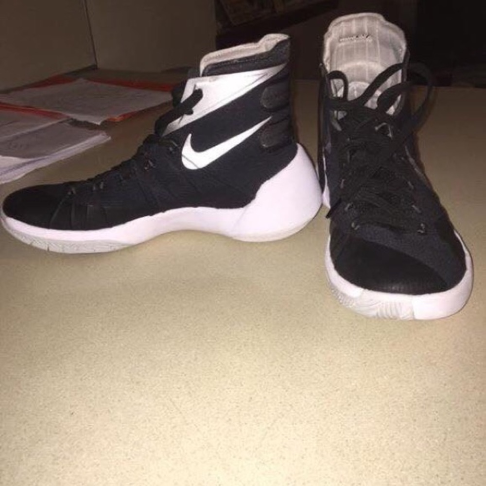 Nike hyperdunk basketball shoes